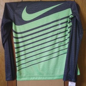 NWT Nike T